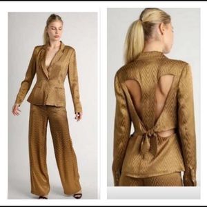 Super unique suit! So many compliments! Size small (fits 0-2)